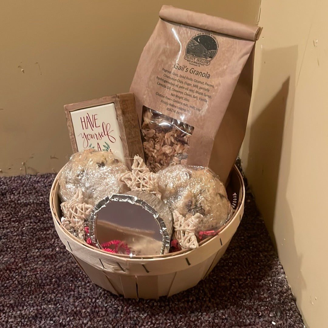 $25 Gift Basket  - Fudge, Granola, Cookies